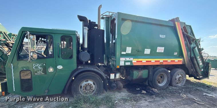 image for item EU5133 2013 Crane Carrier Low Entry refuse truck