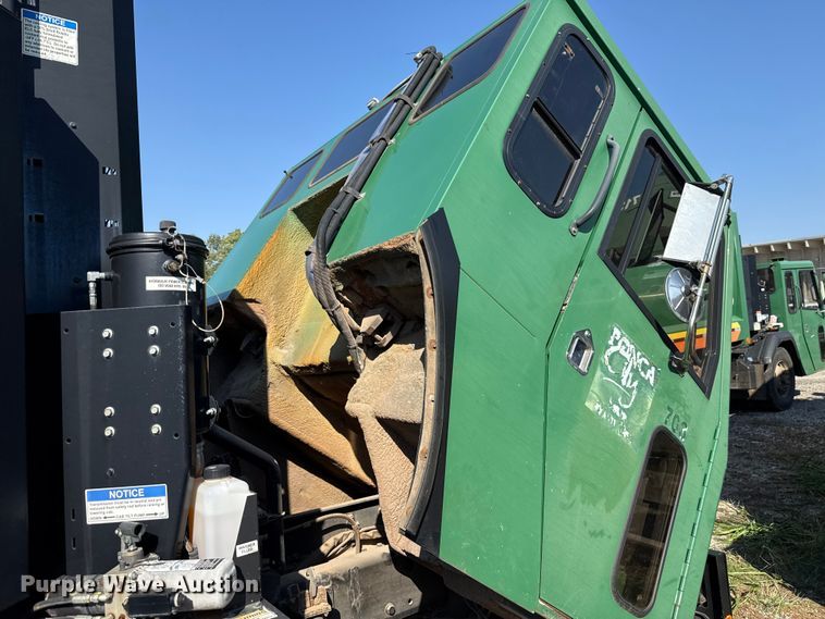 image for item EU5133 2013 Crane Carrier Low Entry refuse truck