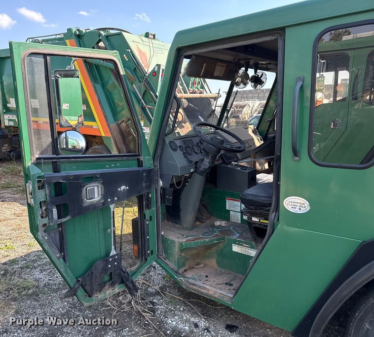 image for item EU5133 2013 Crane Carrier Low Entry refuse truck