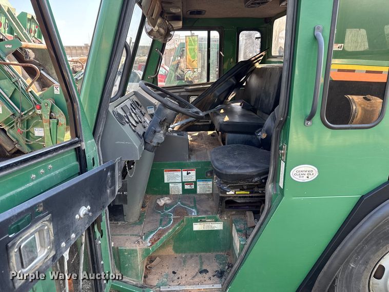 image for item EU5133 2013 Crane Carrier Low Entry refuse truck