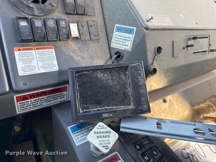 image for item EU5133 2013 Crane Carrier Low Entry refuse truck