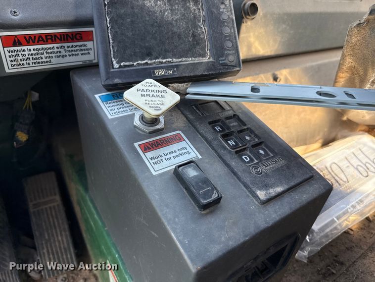 image for item EU5133 2013 Crane Carrier Low Entry refuse truck