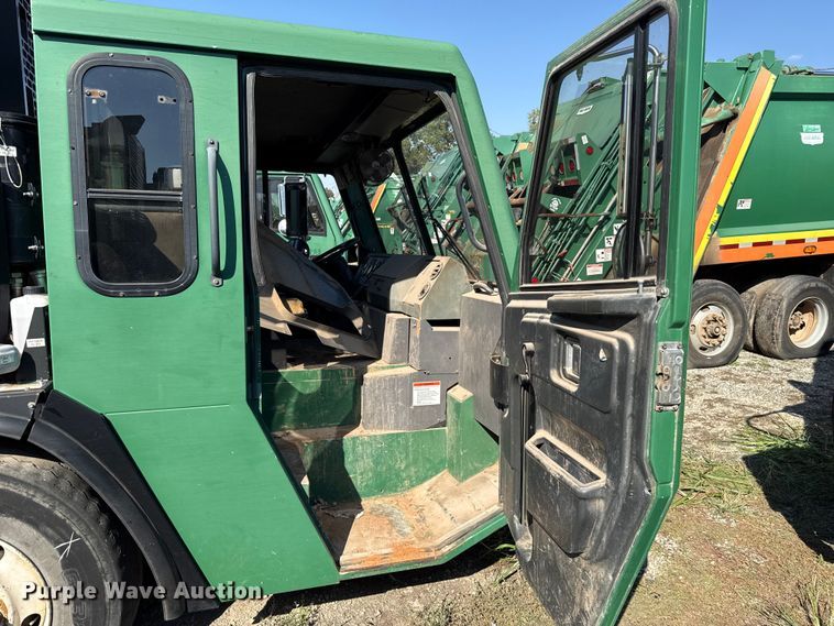 image for item EU5133 2013 Crane Carrier Low Entry refuse truck