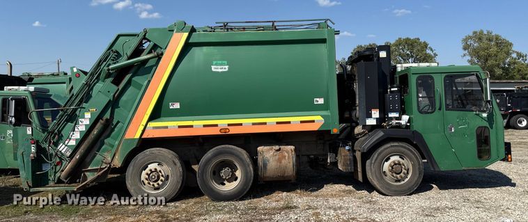 image for item EU5134 2015 Crane Carrier Low Entry refuse truck