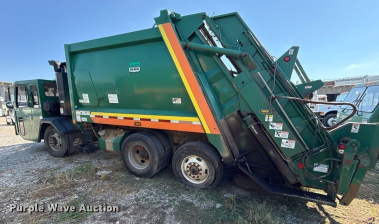 image for item EU5134 2015 Crane Carrier Low Entry refuse truck