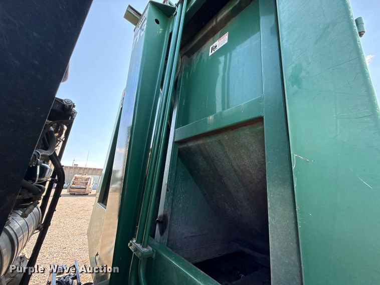 image for item EU5134 2015 Crane Carrier Low Entry refuse truck