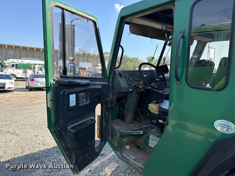 image for item EU5134 2015 Crane Carrier Low Entry refuse truck