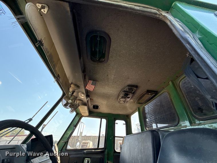 image for item EU5134 2015 Crane Carrier Low Entry refuse truck