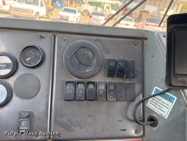 image for item EU5134 2015 Crane Carrier Low Entry refuse truck