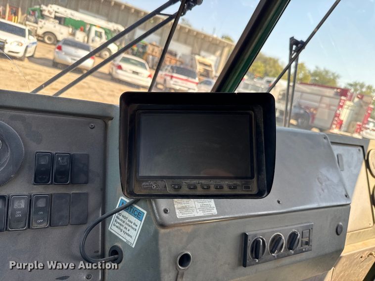 image for item EU5134 2015 Crane Carrier Low Entry refuse truck