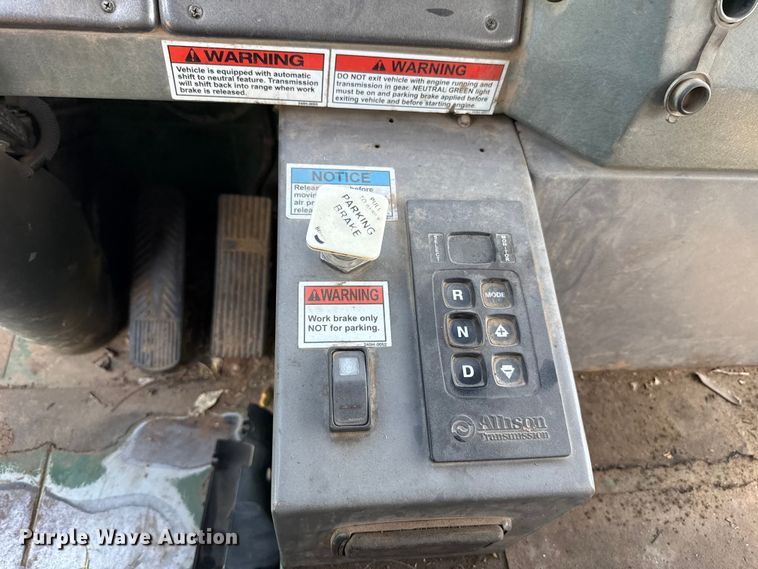 image for item EU5134 2015 Crane Carrier Low Entry refuse truck