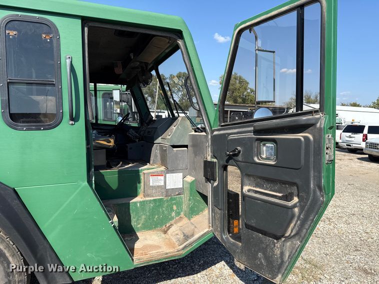 image for item EU5134 2015 Crane Carrier Low Entry refuse truck