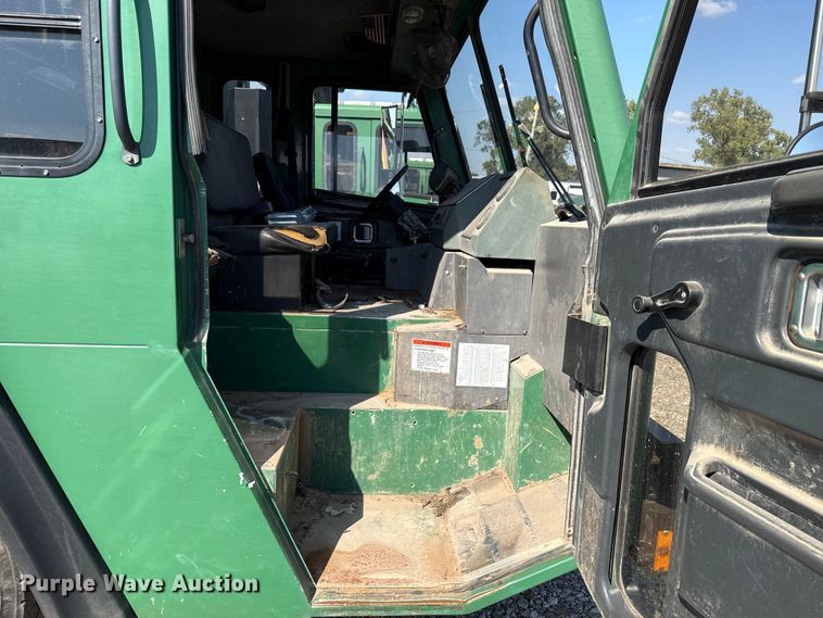 image for item EU5134 2015 Crane Carrier Low Entry refuse truck