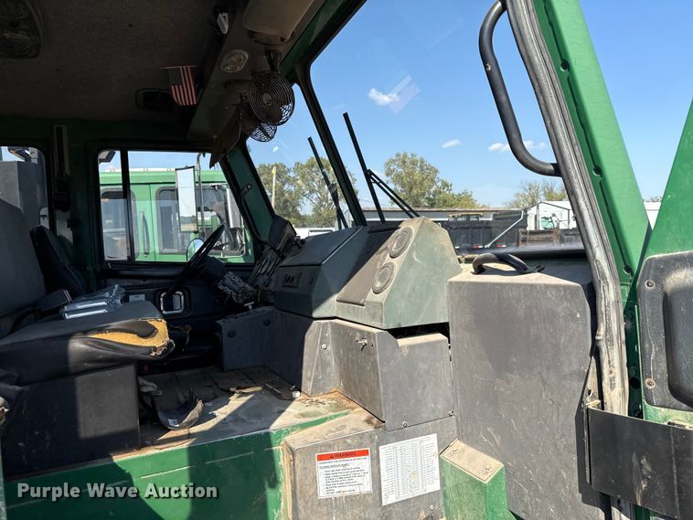 image for item EU5134 2015 Crane Carrier Low Entry refuse truck