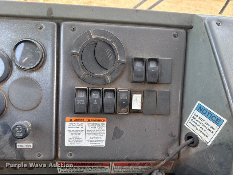 image for item EU5135 2013 Crane Carrier Low Entry refuse truck