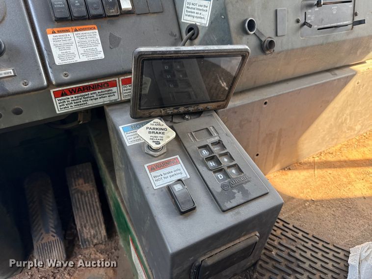 image for item EU5135 2013 Crane Carrier Low Entry refuse truck