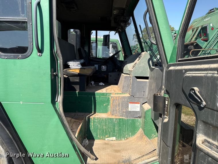 image for item EU5135 2013 Crane Carrier Low Entry refuse truck