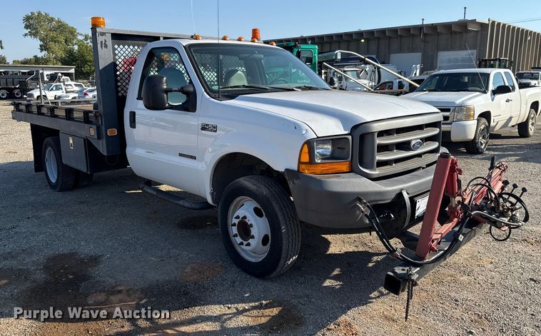 image for item EU5136 2000 Ford F450 Super Duty flatbed truck