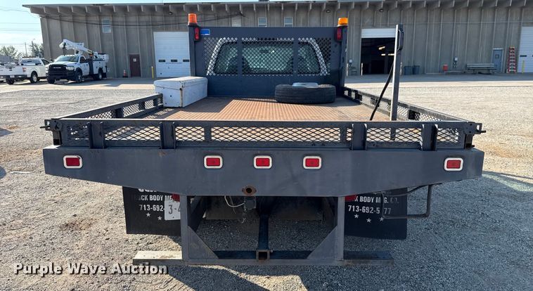 image for item EU5136 2000 Ford F450 Super Duty flatbed truck