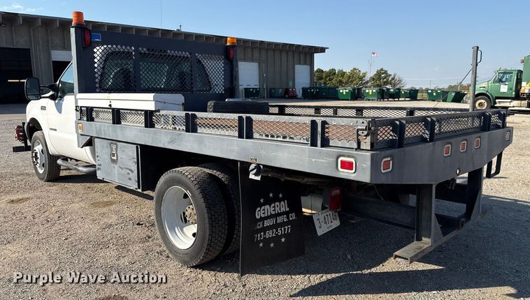 image for item EU5136 2000 Ford F450 Super Duty flatbed truck