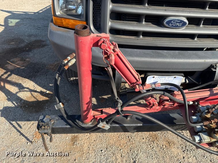 image for item EU5136 2000 Ford F450 Super Duty flatbed truck