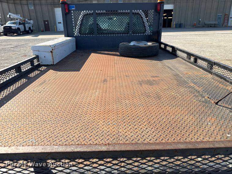 image for item EU5136 2000 Ford F450 Super Duty flatbed truck