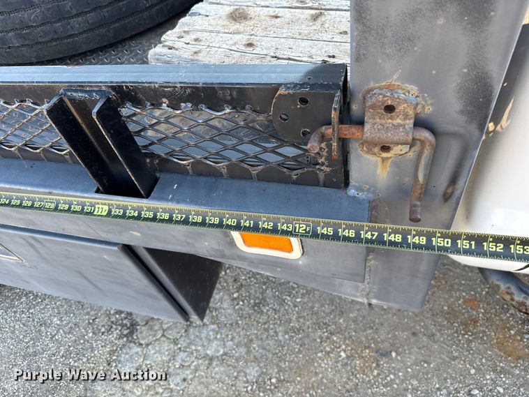 image for item EU5136 2000 Ford F450 Super Duty flatbed truck