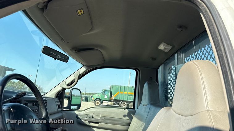 image for item EU5136 2000 Ford F450 Super Duty flatbed truck