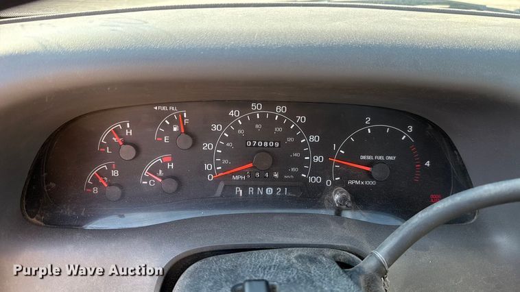 image for item EU5136 2000 Ford F450 Super Duty flatbed truck