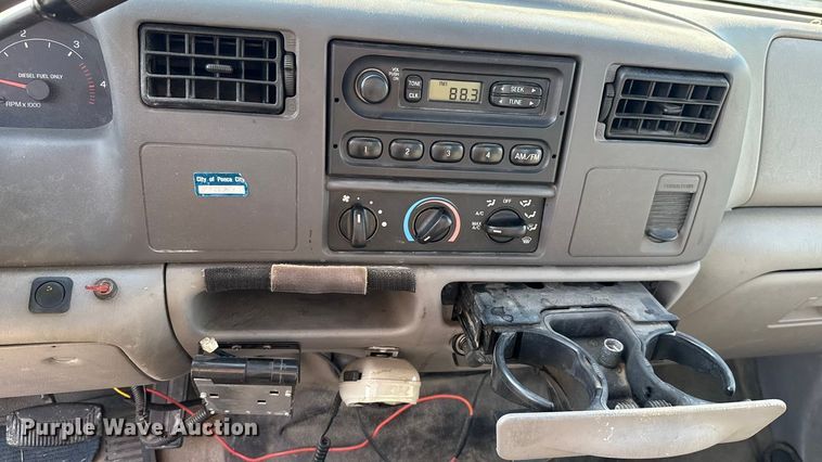 image for item EU5136 2000 Ford F450 Super Duty flatbed truck