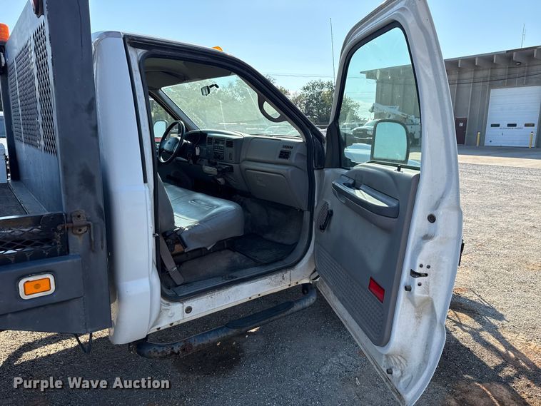 image for item EU5136 2000 Ford F450 Super Duty flatbed truck