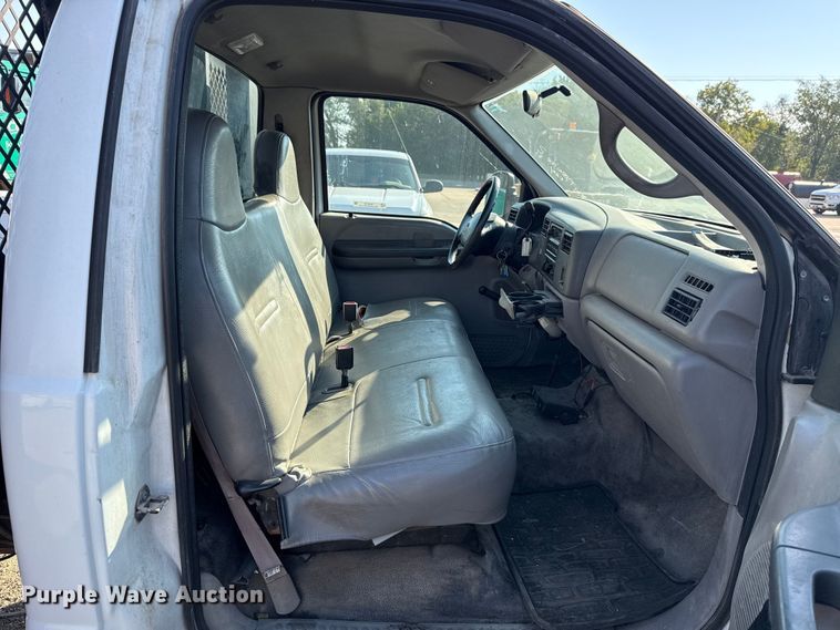 image for item EU5136 2000 Ford F450 Super Duty flatbed truck