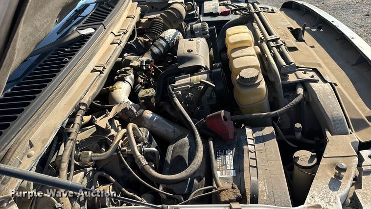 image for item EU5136 2000 Ford F450 Super Duty flatbed truck