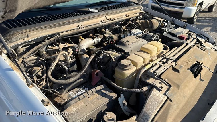 image for item EU5136 2000 Ford F450 Super Duty flatbed truck