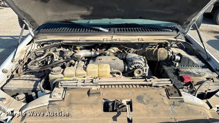 image for item EU5136 2000 Ford F450 Super Duty flatbed truck