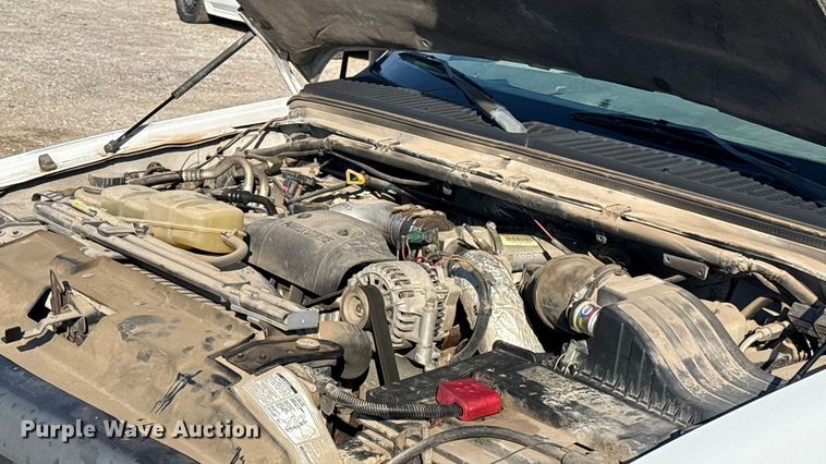 image for item EU5136 2000 Ford F450 Super Duty flatbed truck