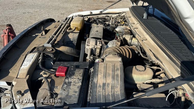 image for item EU5136 2000 Ford F450 Super Duty flatbed truck