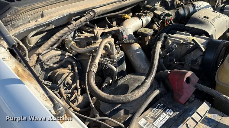 image for item EU5136 2000 Ford F450 Super Duty flatbed truck