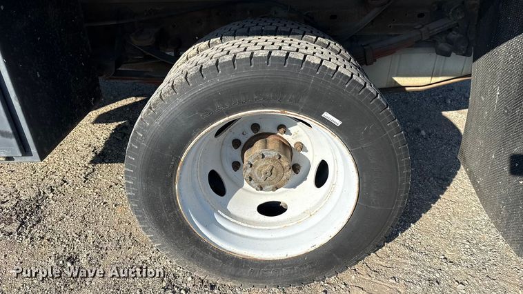 image for item EU5136 2000 Ford F450 Super Duty flatbed truck