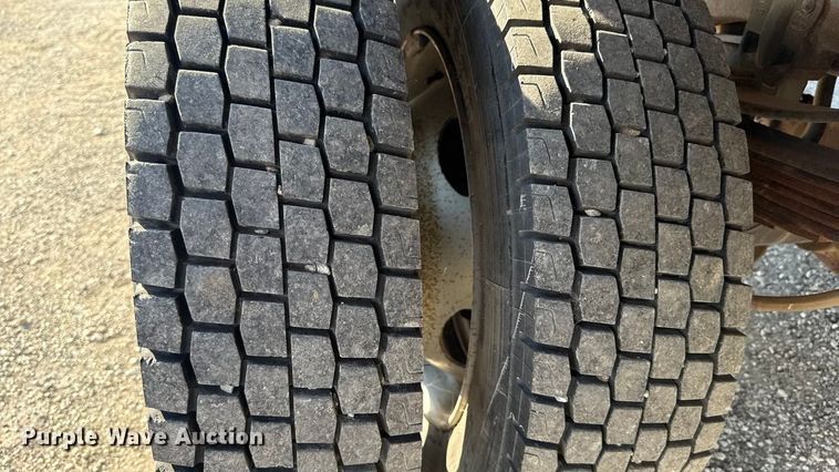 image for item EU5136 2000 Ford F450 Super Duty flatbed truck