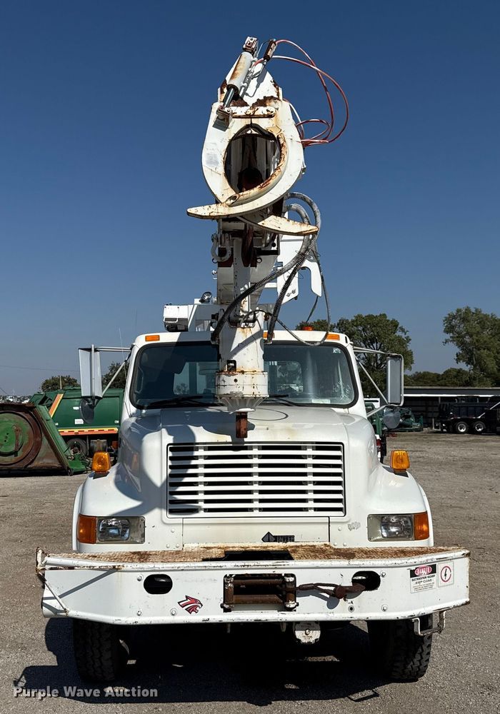 image for item EU5137 1995 International 4900 digger derrick truck