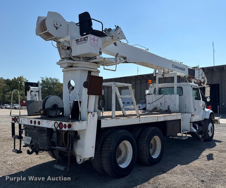 image for item EU5137 1995 International 4900 digger derrick truck