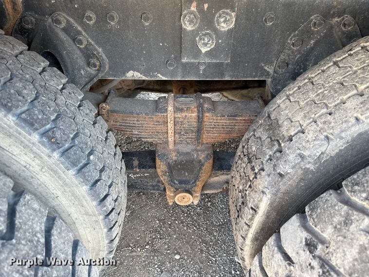 image for item EU5137 1995 International 4900 digger derrick truck