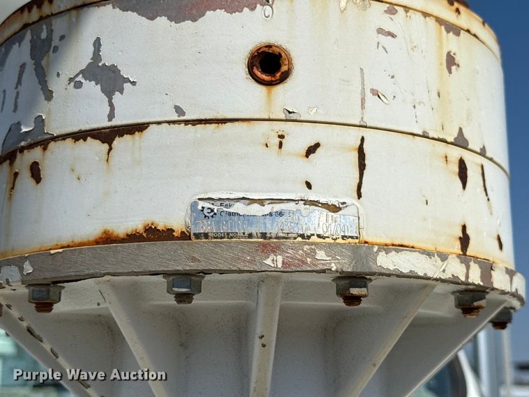 image for item EU5137 1995 International 4900 digger derrick truck