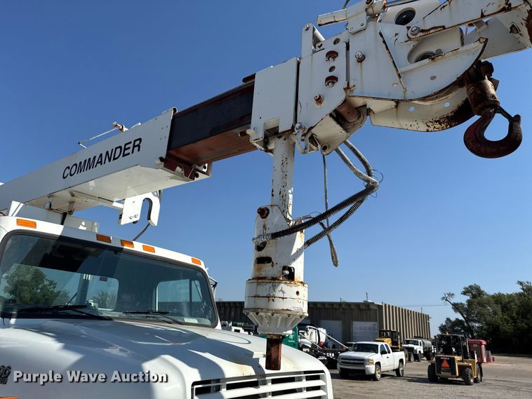 image for item EU5137 1995 International 4900 digger derrick truck