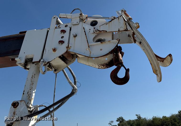 image for item EU5137 1995 International 4900 digger derrick truck