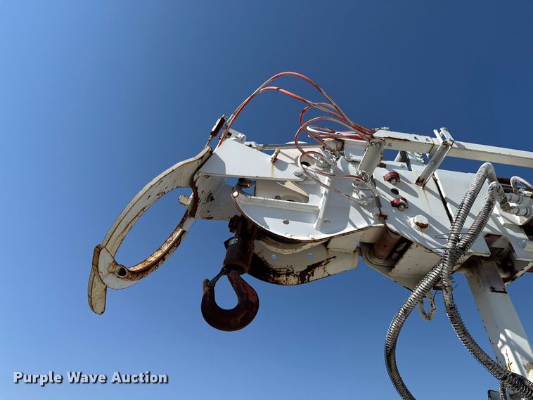 image for item EU5137 1995 International 4900 digger derrick truck