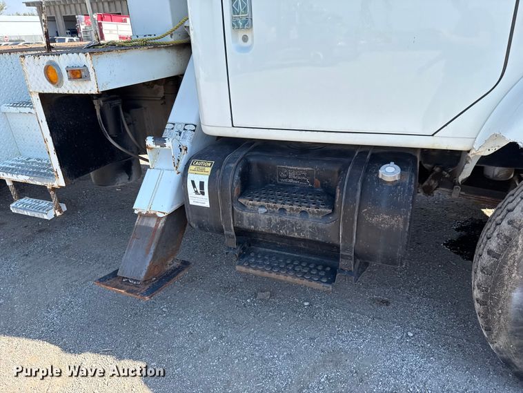 image for item EU5137 1995 International 4900 digger derrick truck