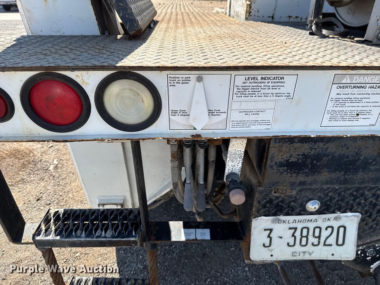 image for item EU5137 1995 International 4900 digger derrick truck