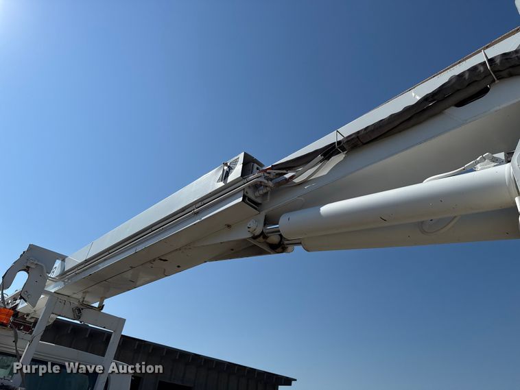 image for item EU5137 1995 International 4900 digger derrick truck